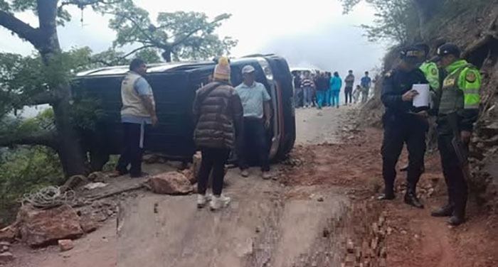 Cuatro heridos deja despiste de minivan en Andarapa 